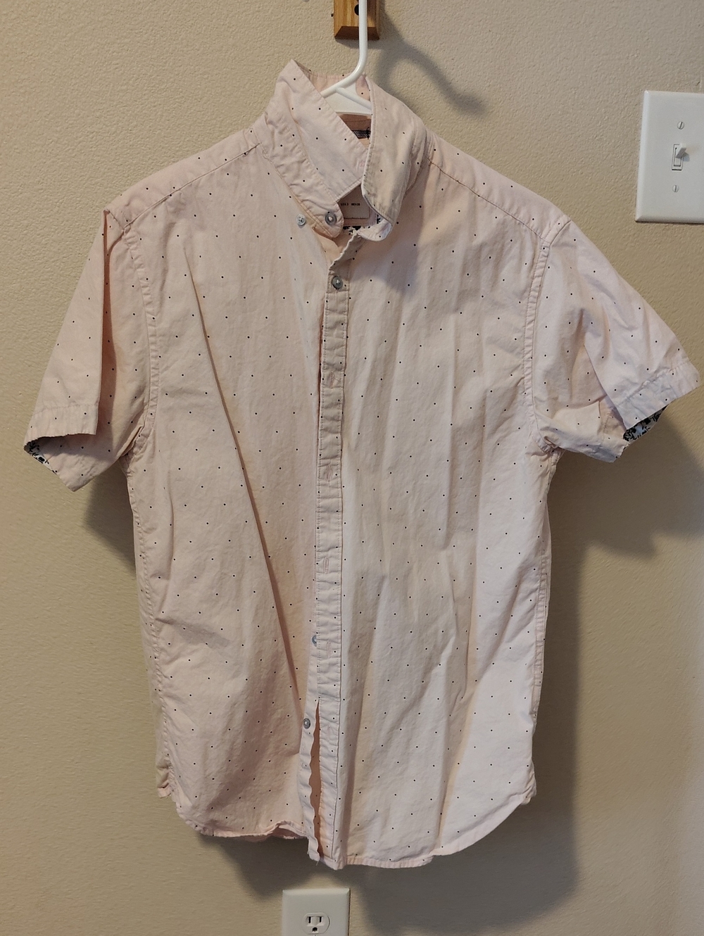 Men's Short Sleeve Button-Up Shirt in Light Pink with Micro Dot Print